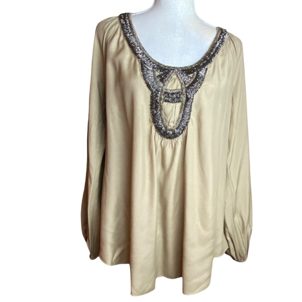 NWT. Studio M Beige Blouse with Appliqué. Size M.